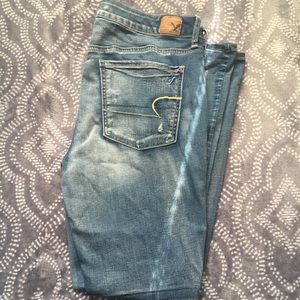 AMERICAN EAGLE SUPER STRETCH DISTRESSED JEGGINGS